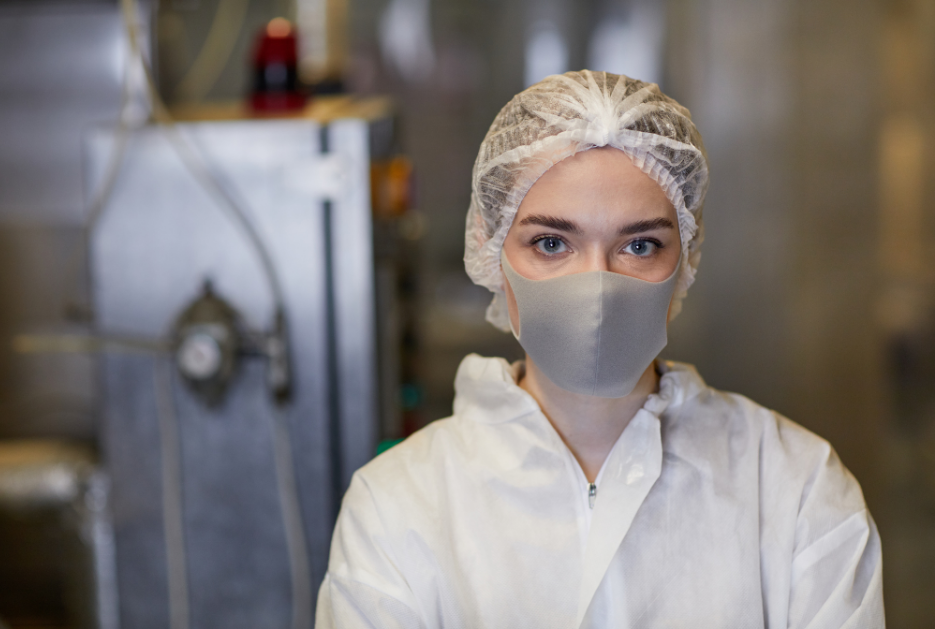 woman-in-mask-and-hairnet